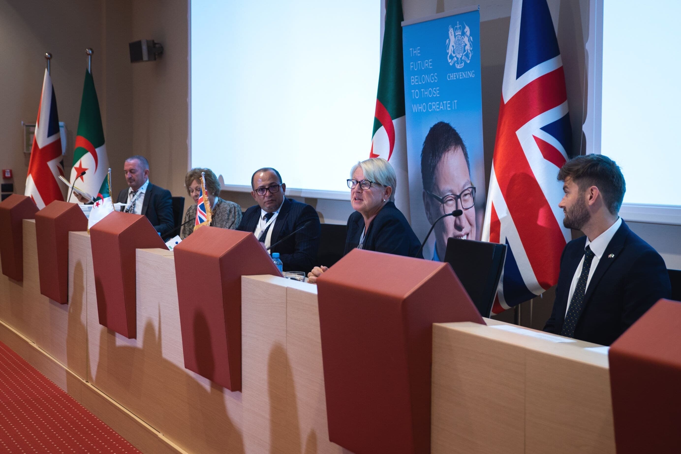 L’ambassadrice Sharon Wardle au panel de coopération Algérie–Royaume-Uni.
